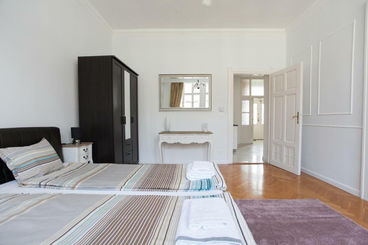 Chic & Charm Apartment Budapest Exterior photo